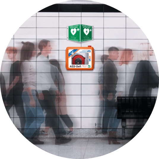 Wandkasten Indoor Defibrillator Anbringung in einer U-Bahn Station